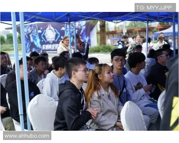 泳池争锋竞技盛宴，追逐速度与荣耀的游泳争霸赛